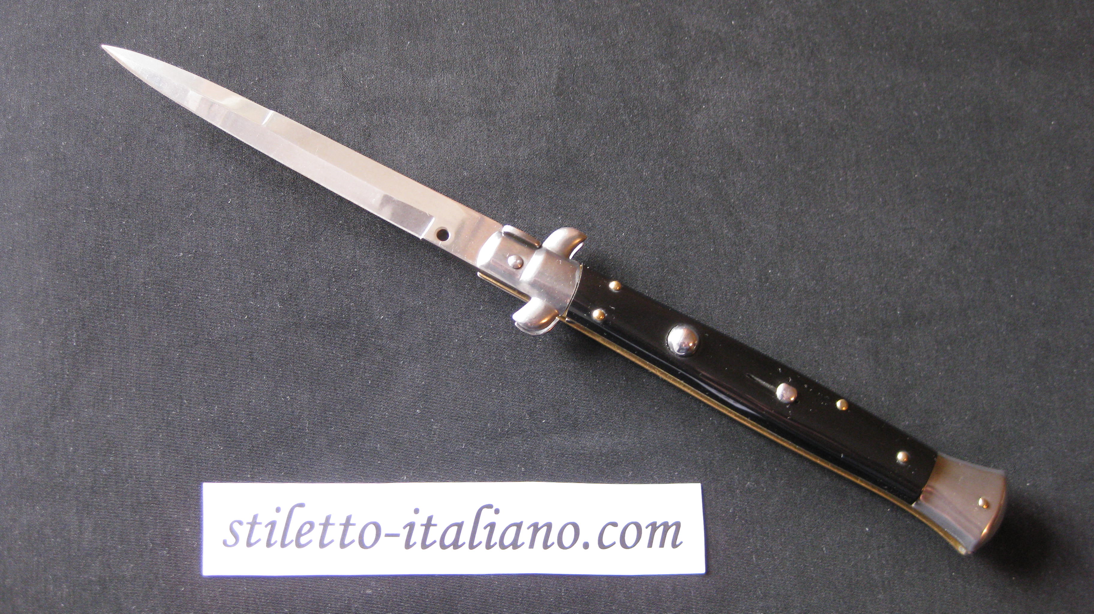Stiletto 11 Bayonet Classic stiletto Black acrylic Frank Beltrame