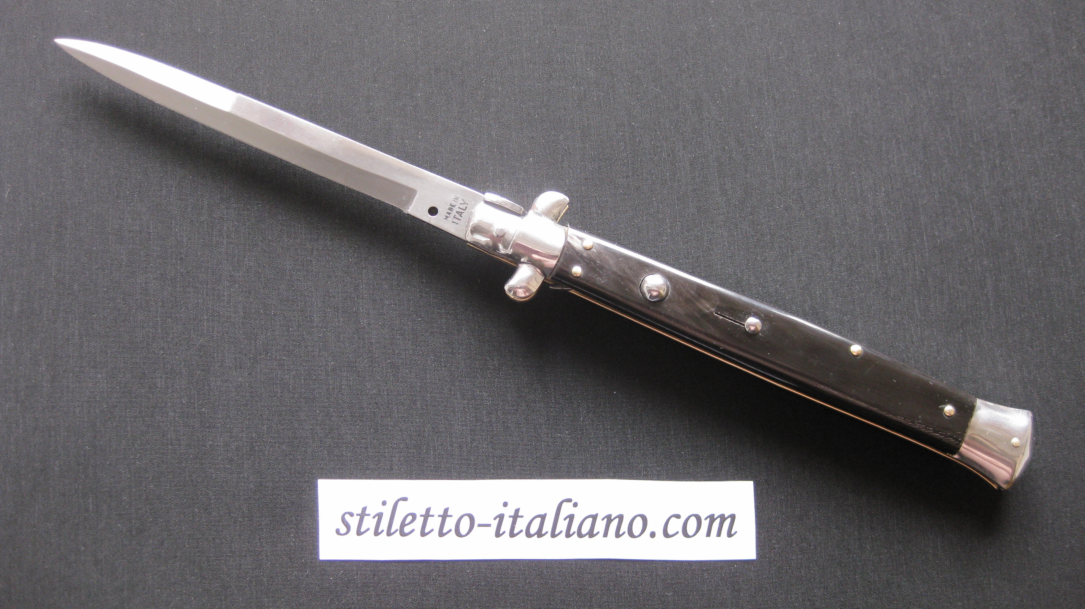 Stiletto 13 Bayonet stiletto Buffalo Horn Armando Beltrame