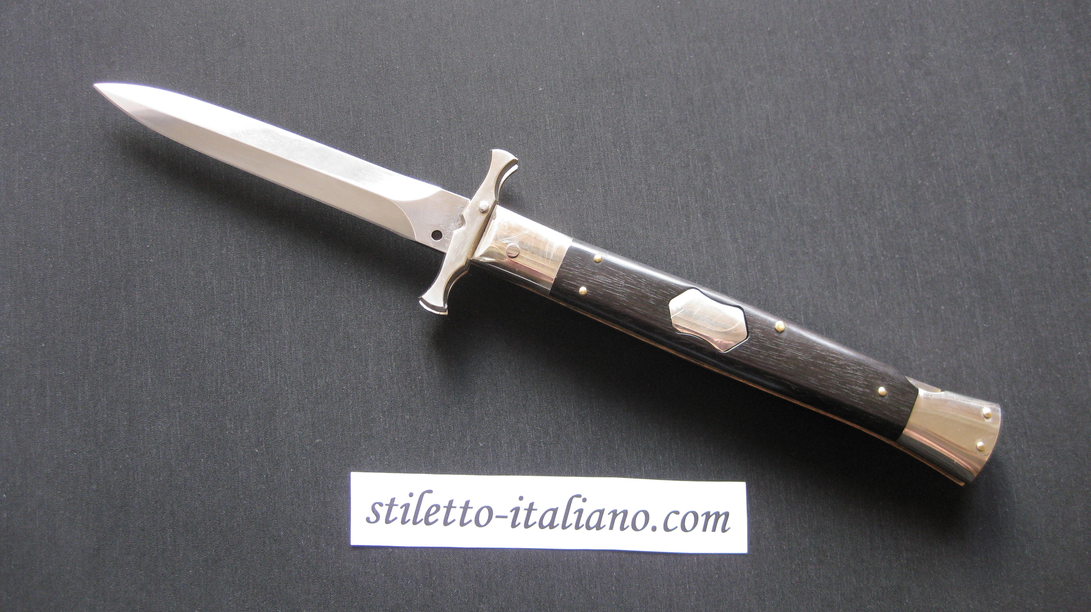 Stiletto 13 Swinguard Batwing Dagger Ebony wood Shield Button AGA Campolin