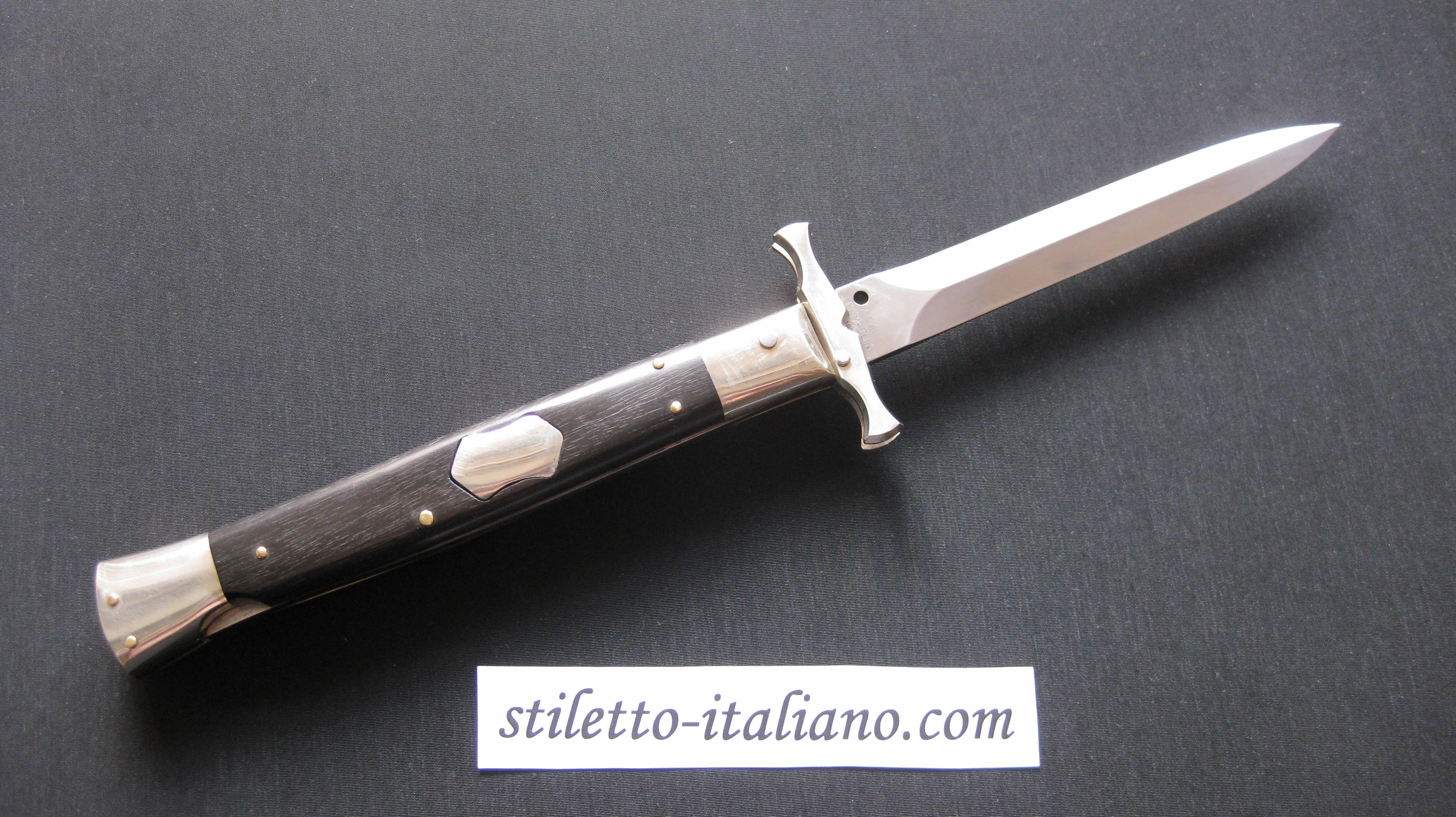 Stiletto 13 Swinguard Batwing Dagger Ebony wood Shield Button AGA Campolin