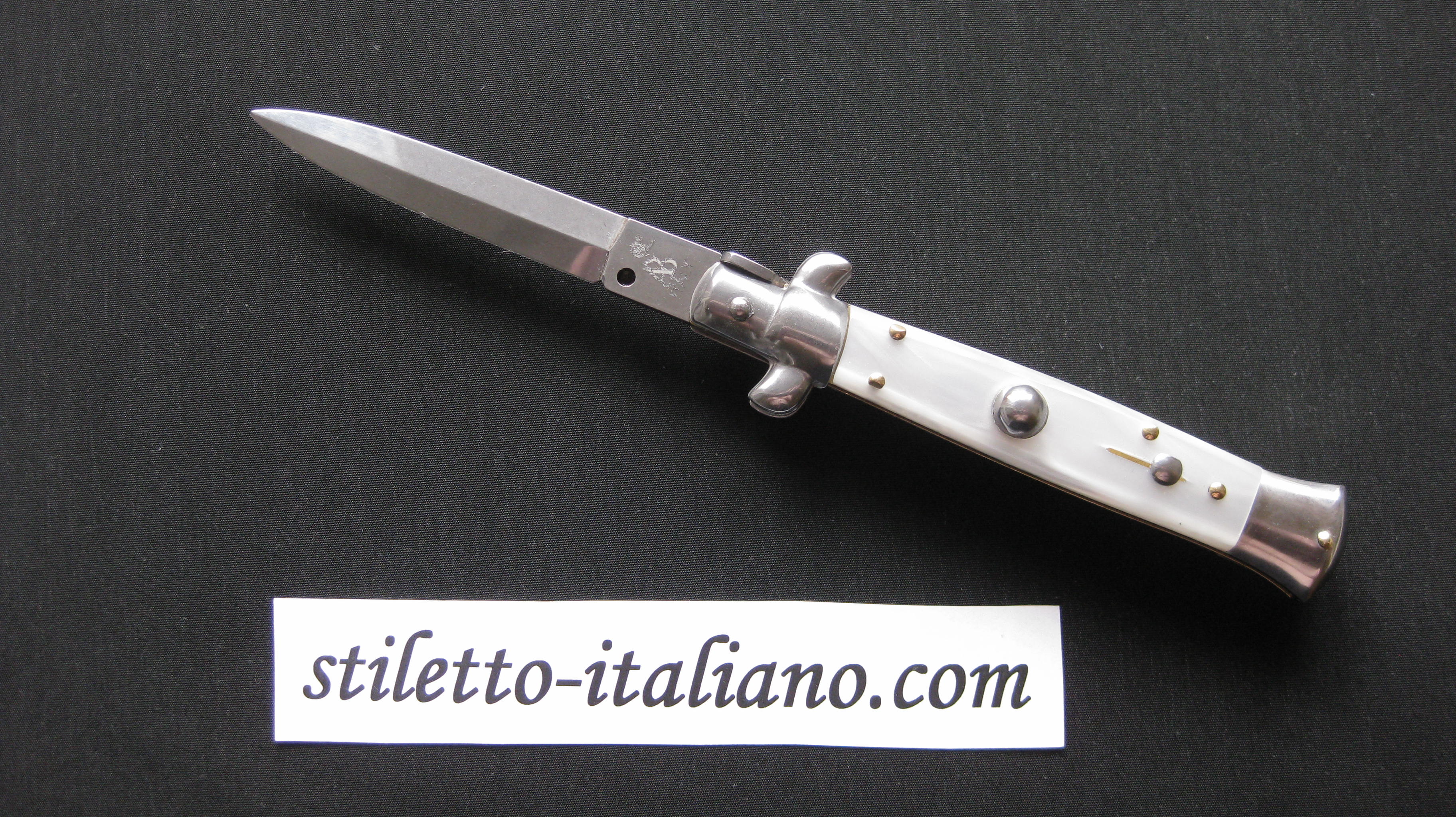 Stiletto 8 Dagger White Pearlex Armando Beltrame