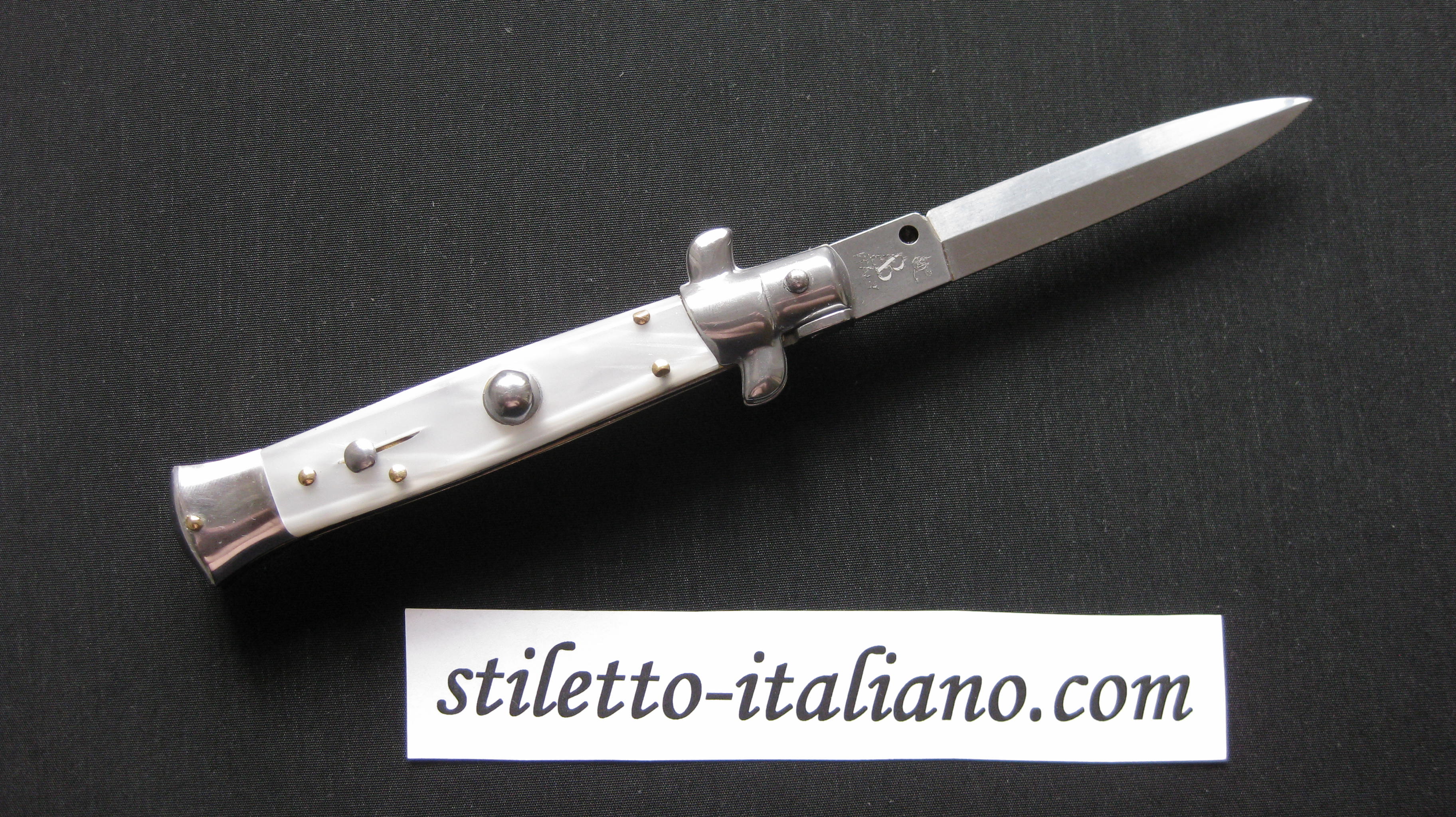 Stiletto 8 Dagger White Pearlex Armando Beltrame