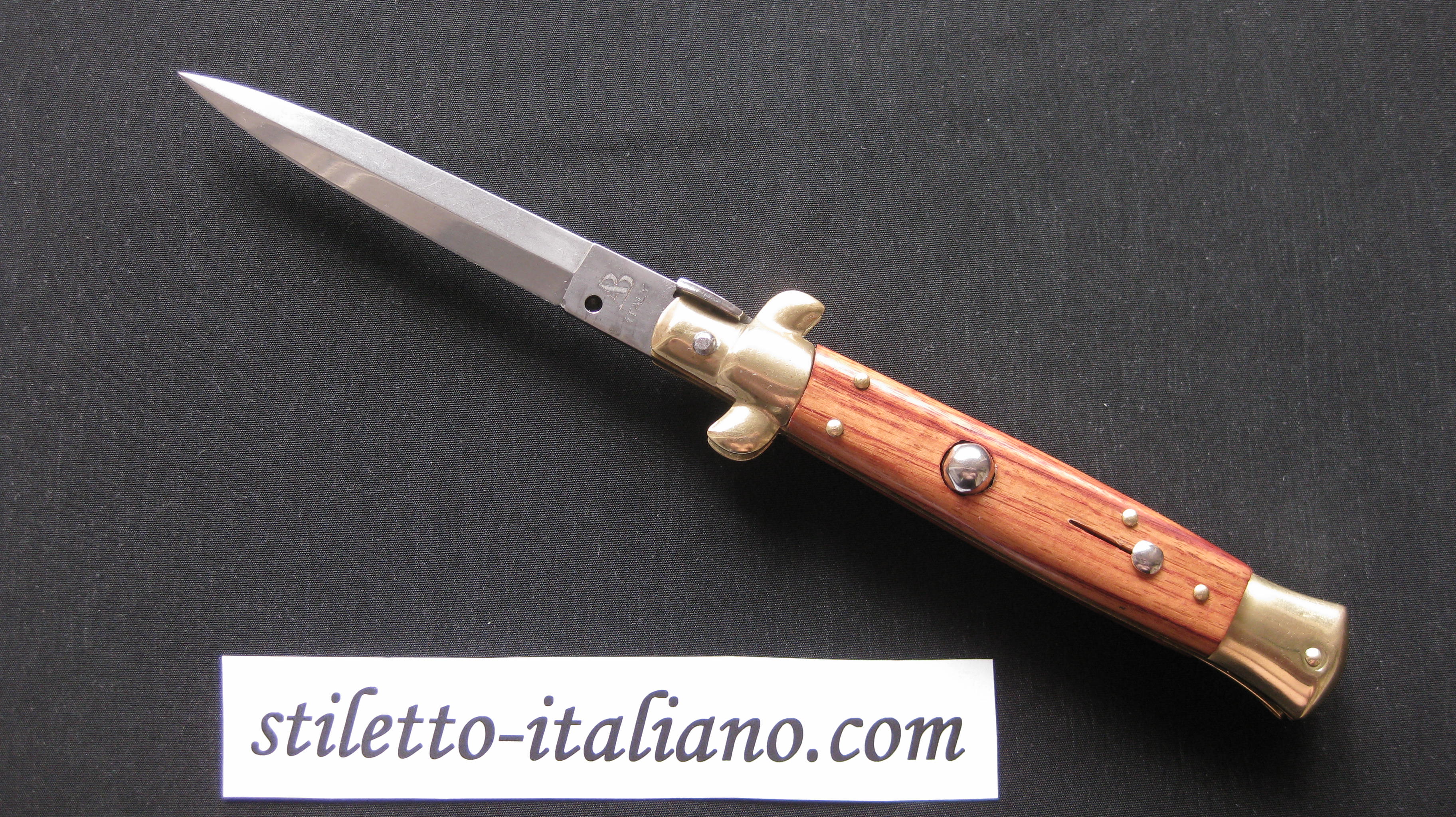 Stiletto 9 Dagger Light Rosewood Armando Beltrame